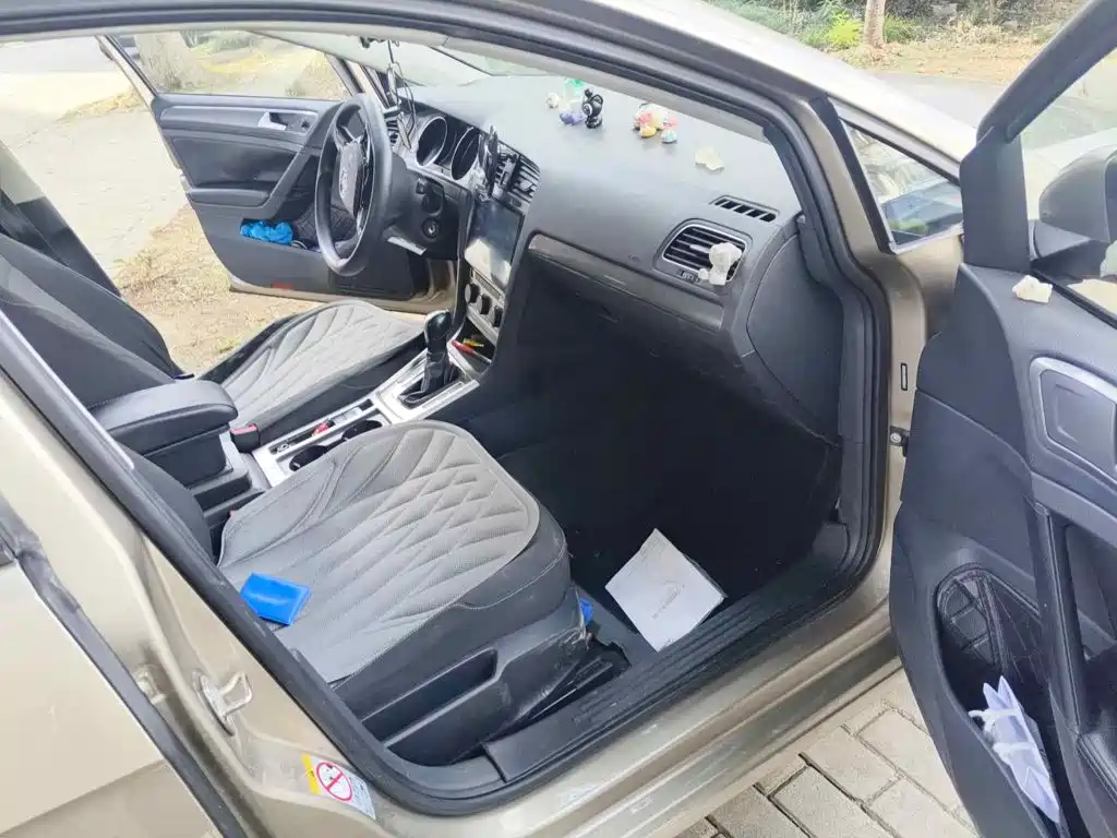 Photo 12 - Volkswagen Golf