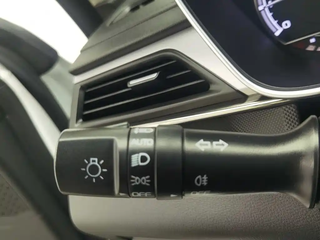 Фото 21 - Geely Binrui