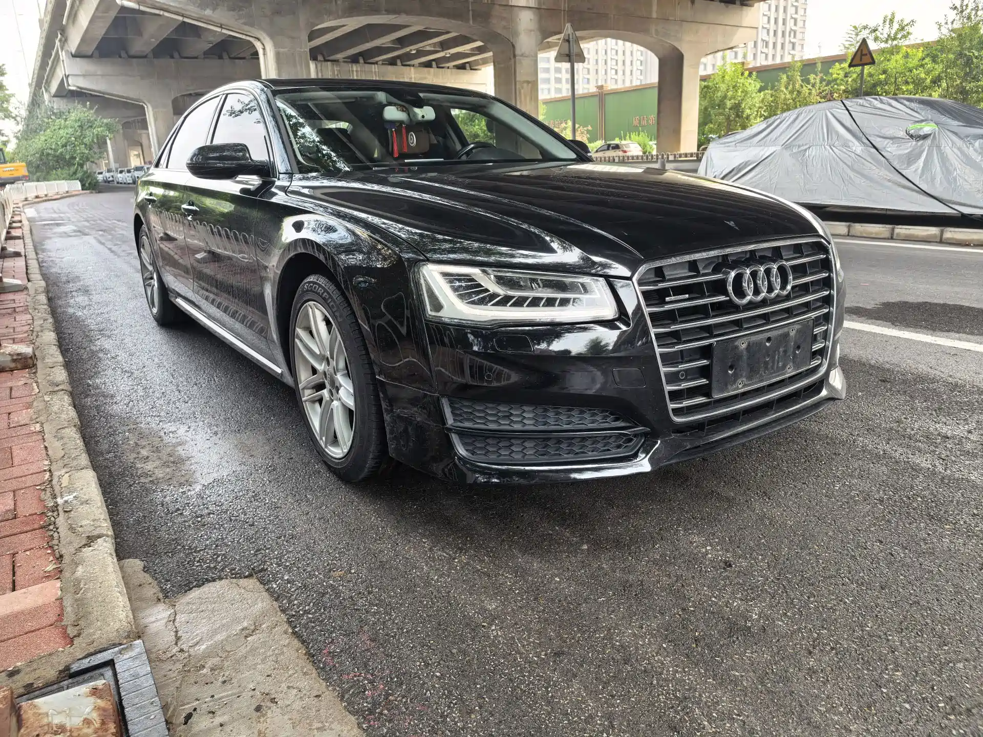 Фото 3 - Audi A8