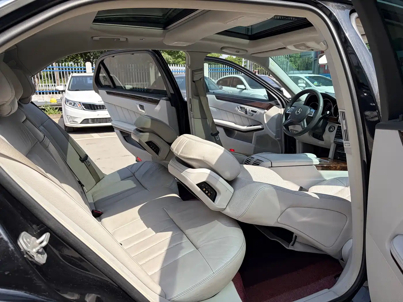Mercedes-Benz E-Class 2014 E 300 L фото 7