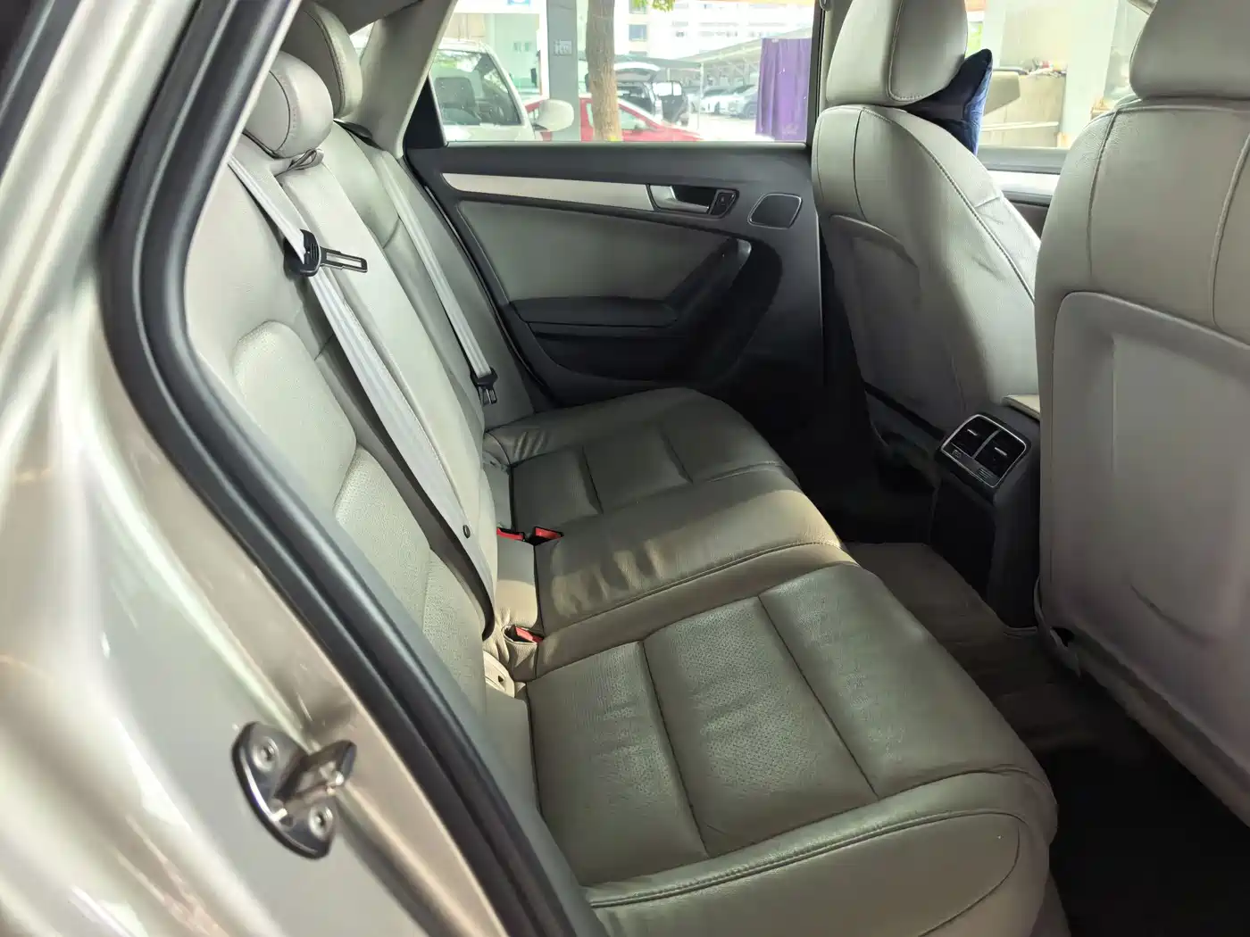 Photo 7 - Audi A4L