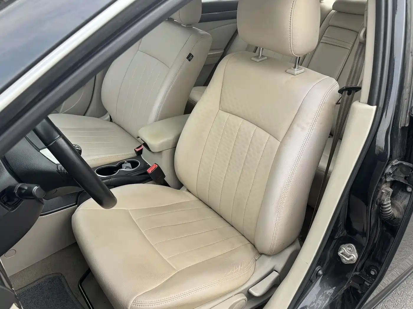 Besturn B70 2011 2010 2.0L Manual Fashion