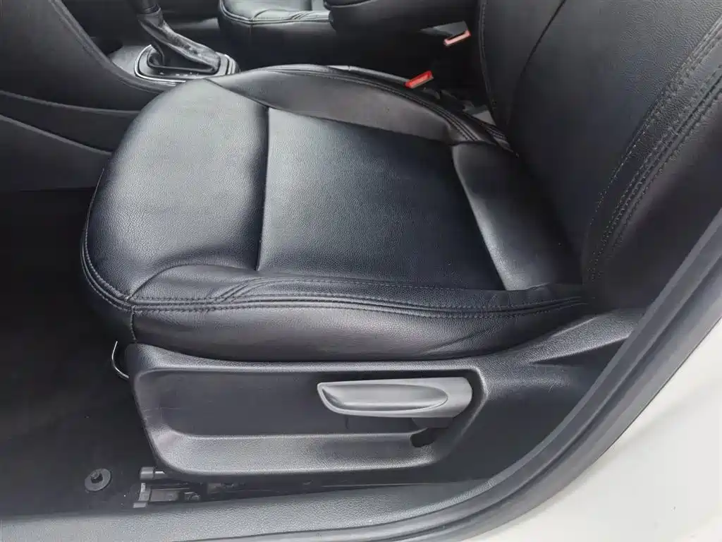 Volkswagen Polo 2014 1.4L Automatic Comfort Edition фото 20