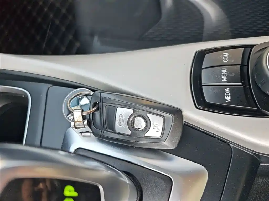 BMW 1 Series (Import) 2018 118i Leading фото 9