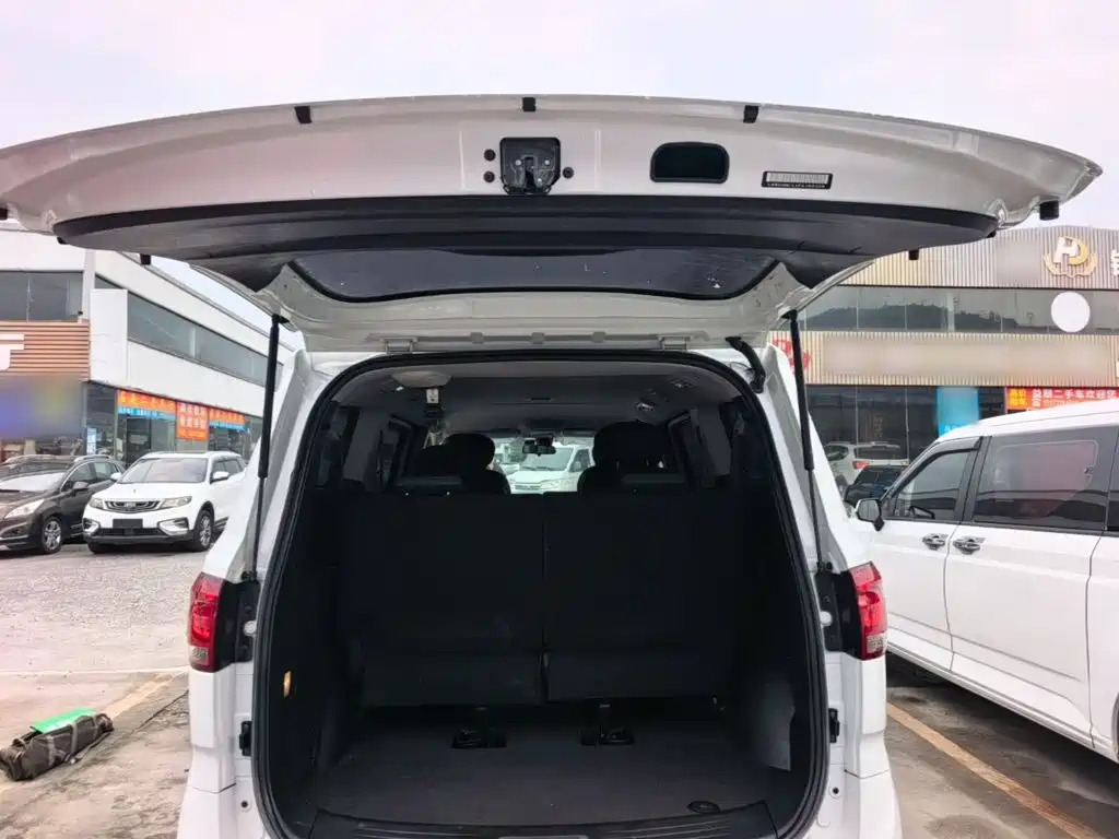 Maxus G10 2023 2023 Facelift 2.0L Manual Multi-Purpose Edition Gasoline 7-Seater