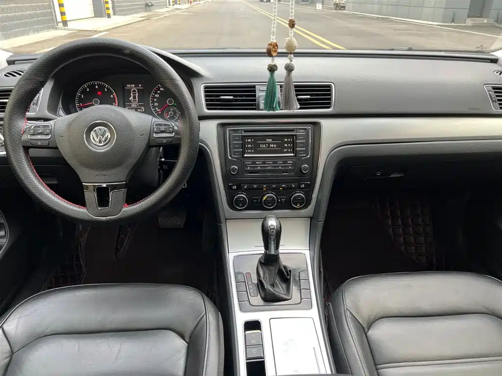 Volkswagen Passat 2015 1.8TSI Automatic Prestige Edition фото 8