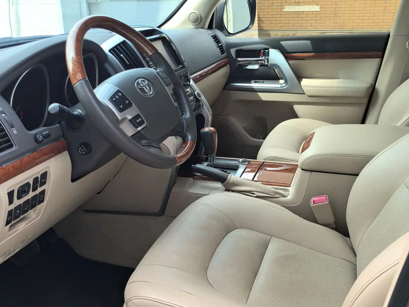 Toyota Land Cruiser 2012 4.6L Automatic VX-R фото 7