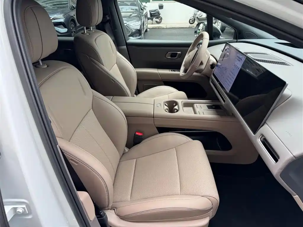 Li Auto i6 2026 2025 2WD Base Model