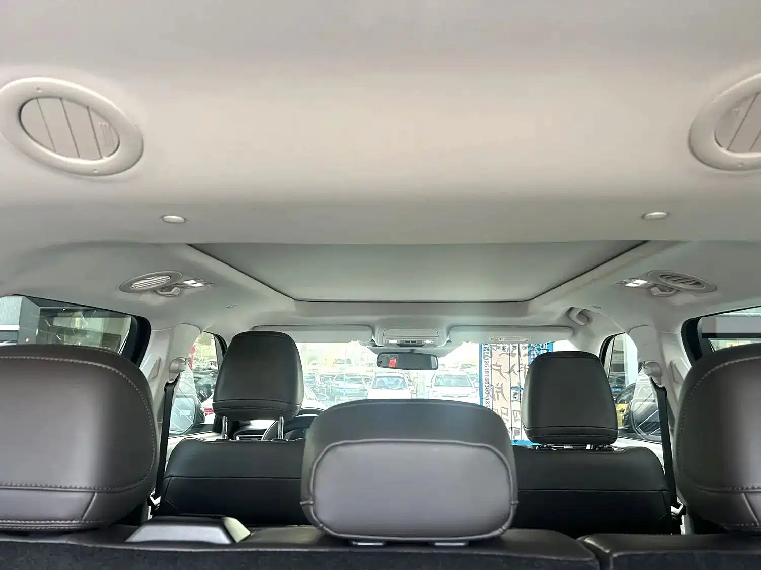Фото 8 - Ford Explorer