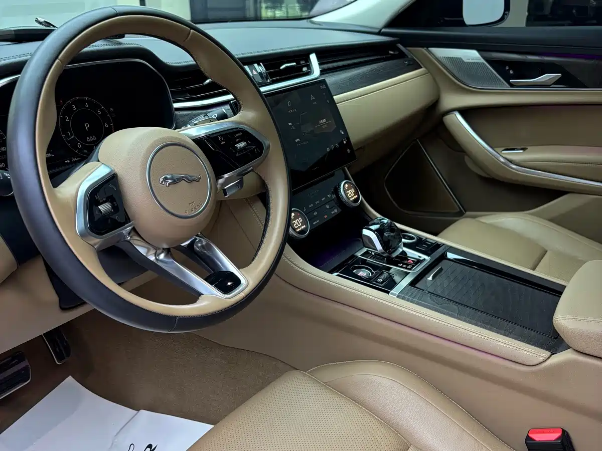 Jaguar XFL 2026 2025 2.0T P250 FWD Luxury Edition