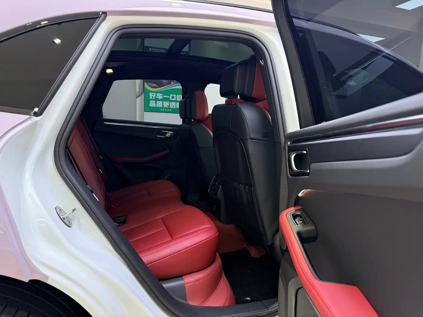 Porsche Macan 2025 Macan 2.0T Dream Chaser Edition фото 12