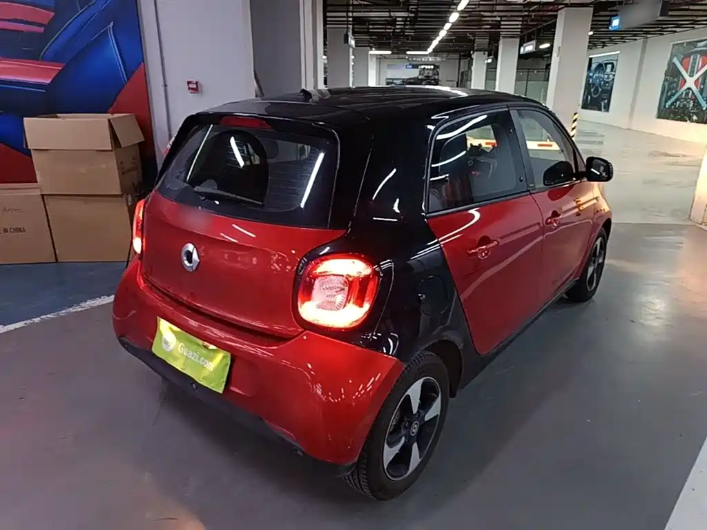 smart forfour 2018 2018 Model 0.9T 66kW Fashion Edition
