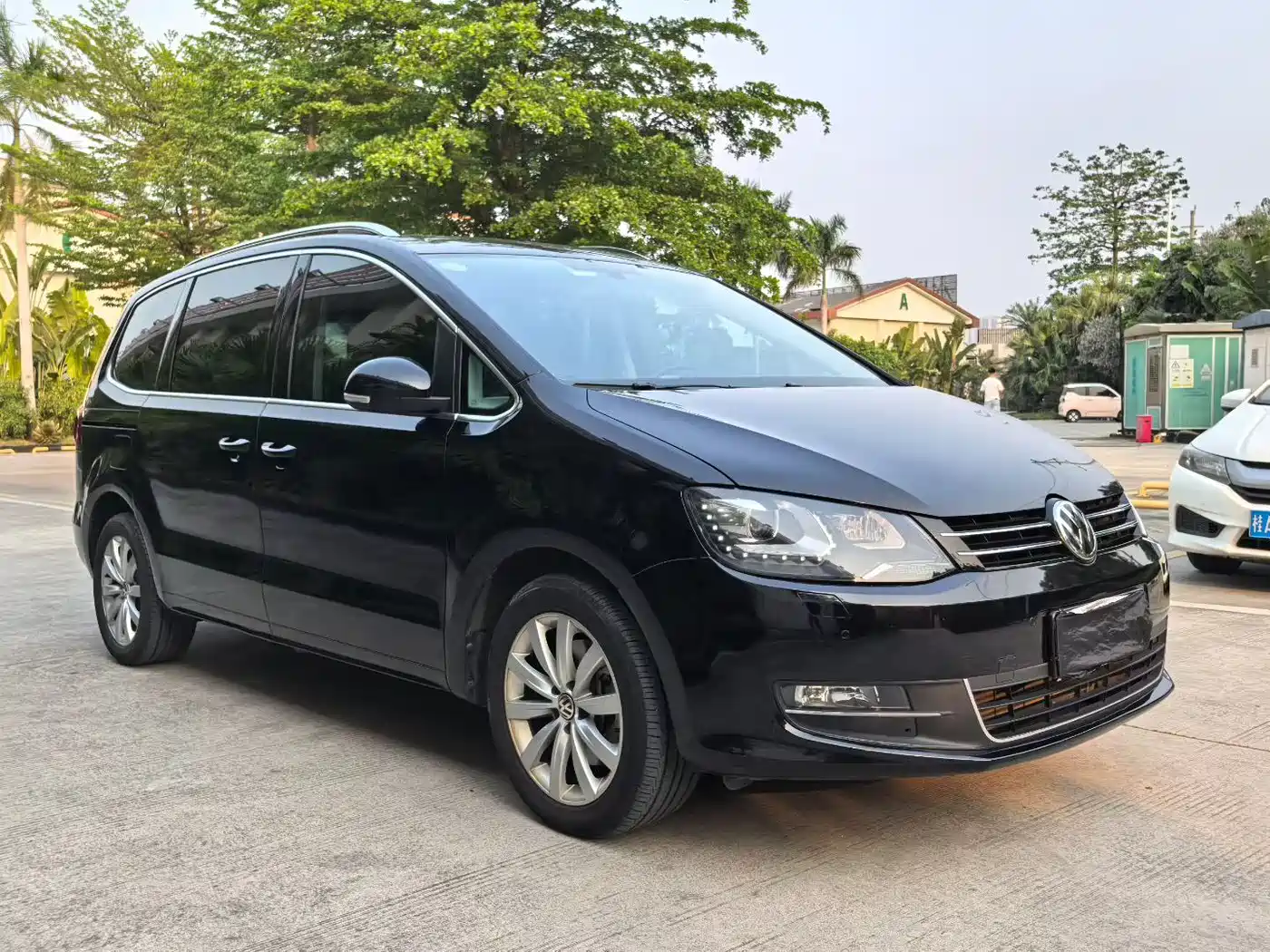 Volkswagen Sharan 2016 380TSI Premium 7-seater фото 3