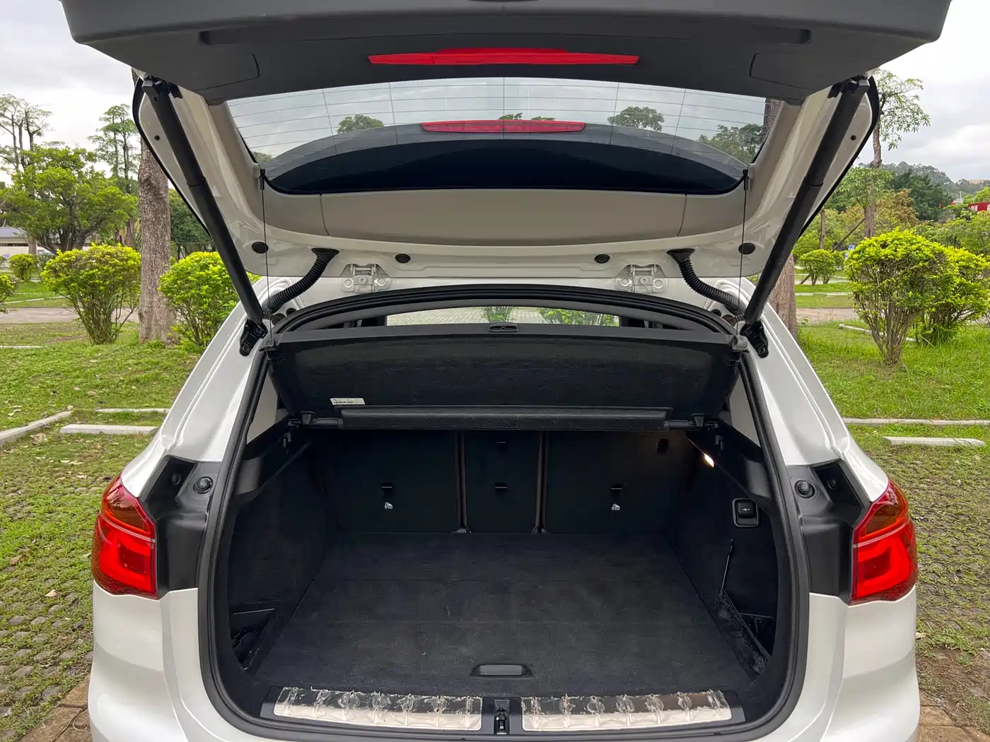 BMW X1 2018 sDrive18Li Premium Model фото 18