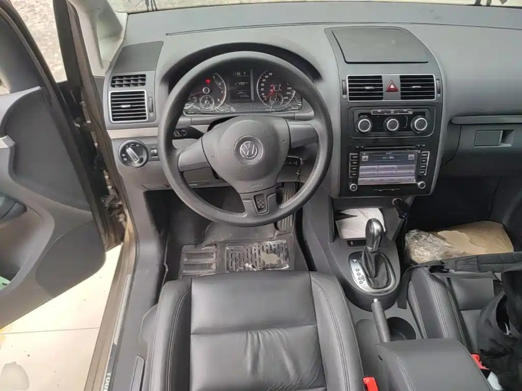 Volkswagen Touran 2016 2015 1.4T DSG Comfort Edition 5-seater