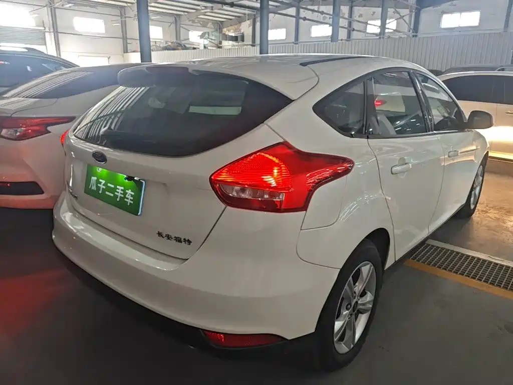 Фото 7 - Ford Focus