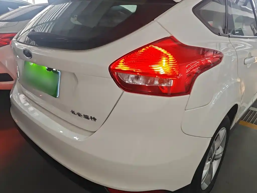 Фото 8 - Ford Focus