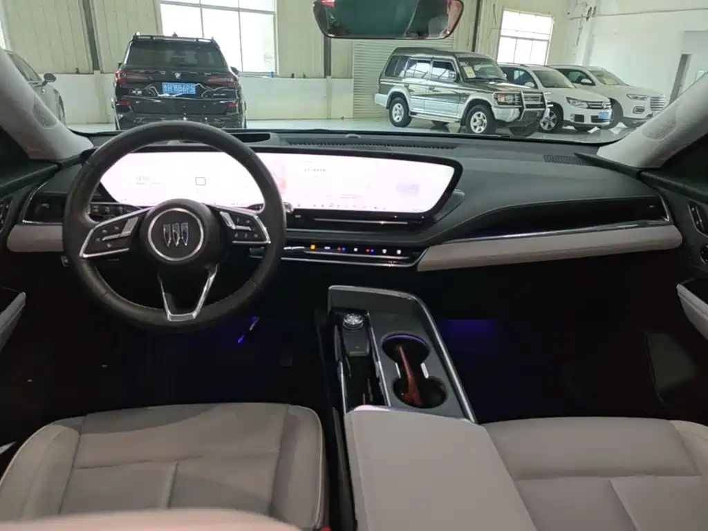 Buick E5 2025 2023 Premium Standard Range Edition