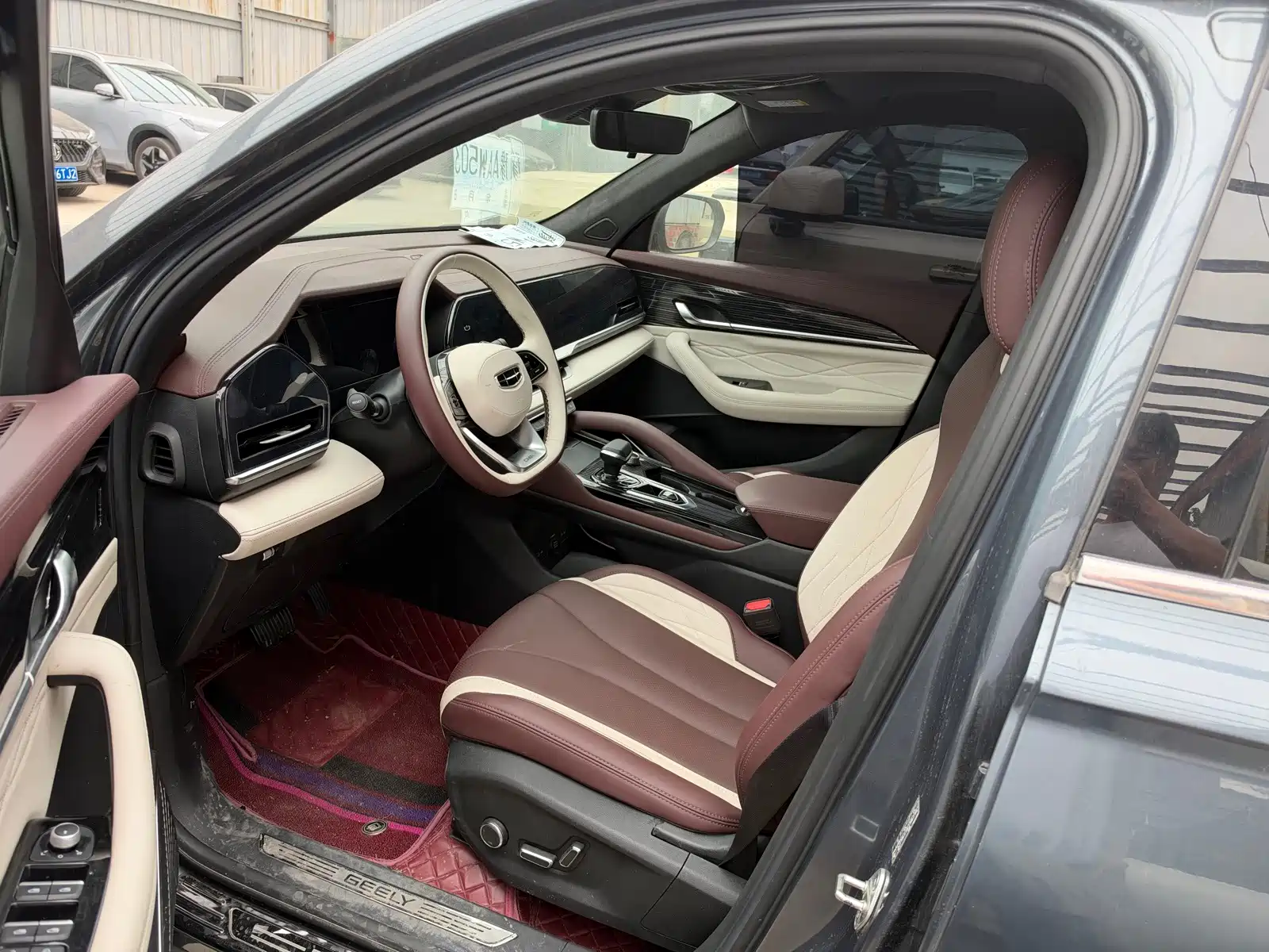 Photo 4 - Geely Monjaro