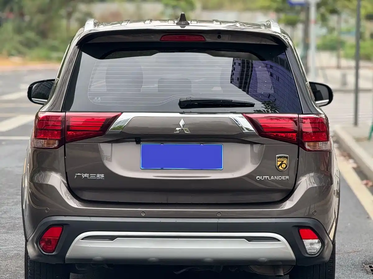 MITSUBISHI OUTLANDER