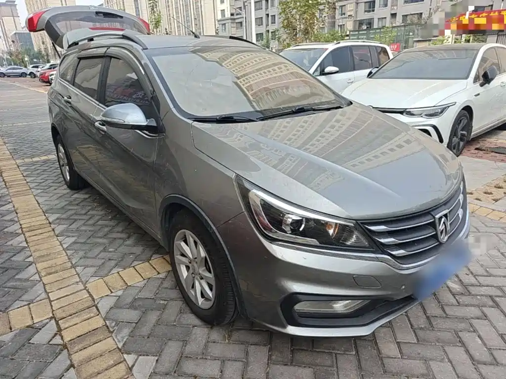 Baojun 310W 2018 2017 1.5L Manual Fashion Edition (China V)
