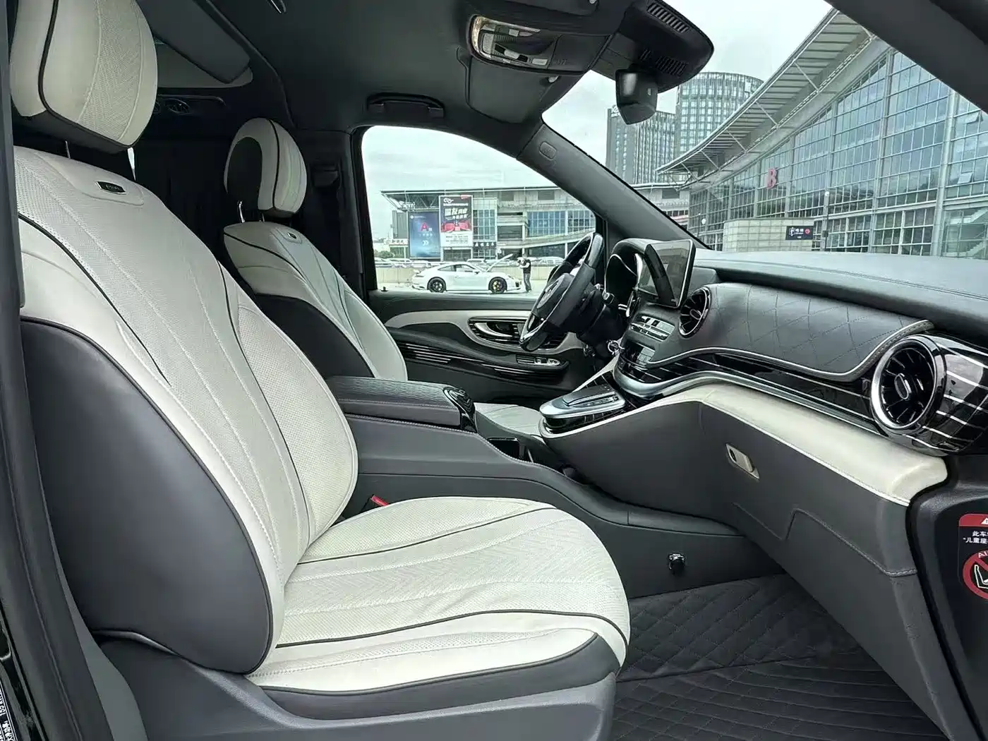 Mercedes-Benz V-Class 2022 V 260 L Long Wheelbase Prestige Edition фото 14