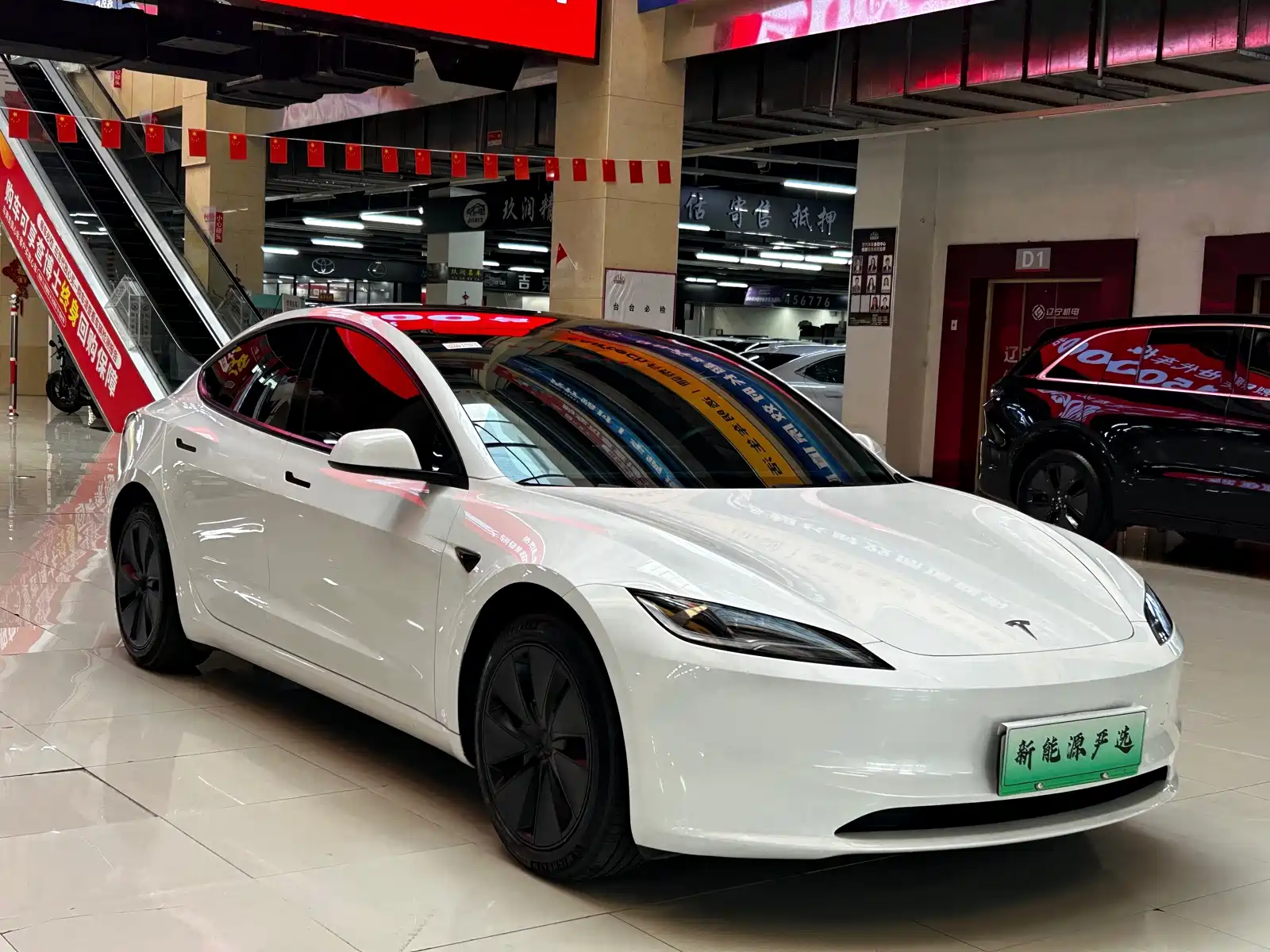 Фото 3 - Tesla Model 3