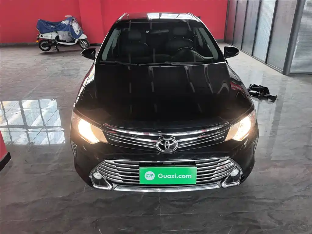 Toyota Camry 2016 2.0G 10th Anniversary Leading Edition фото 3
