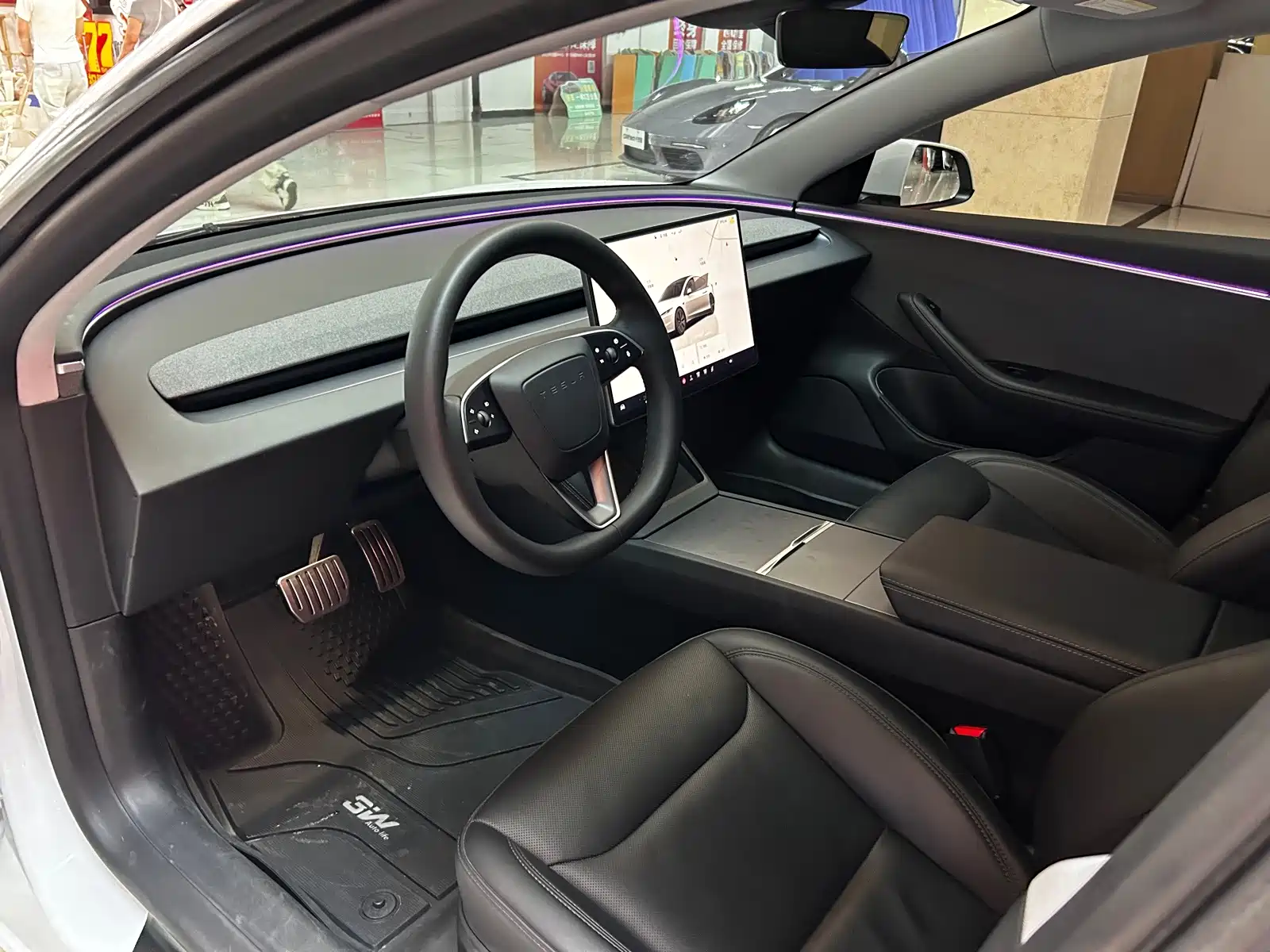 Фото 10 - Tesla Model 3