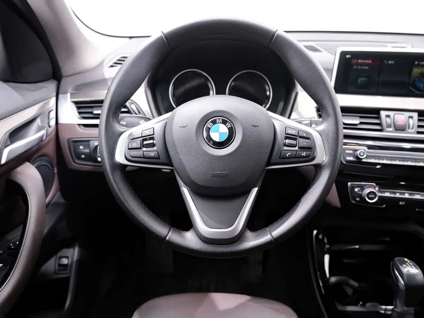 BMW X1 2019 xDrive20Li Premium Model фото 17