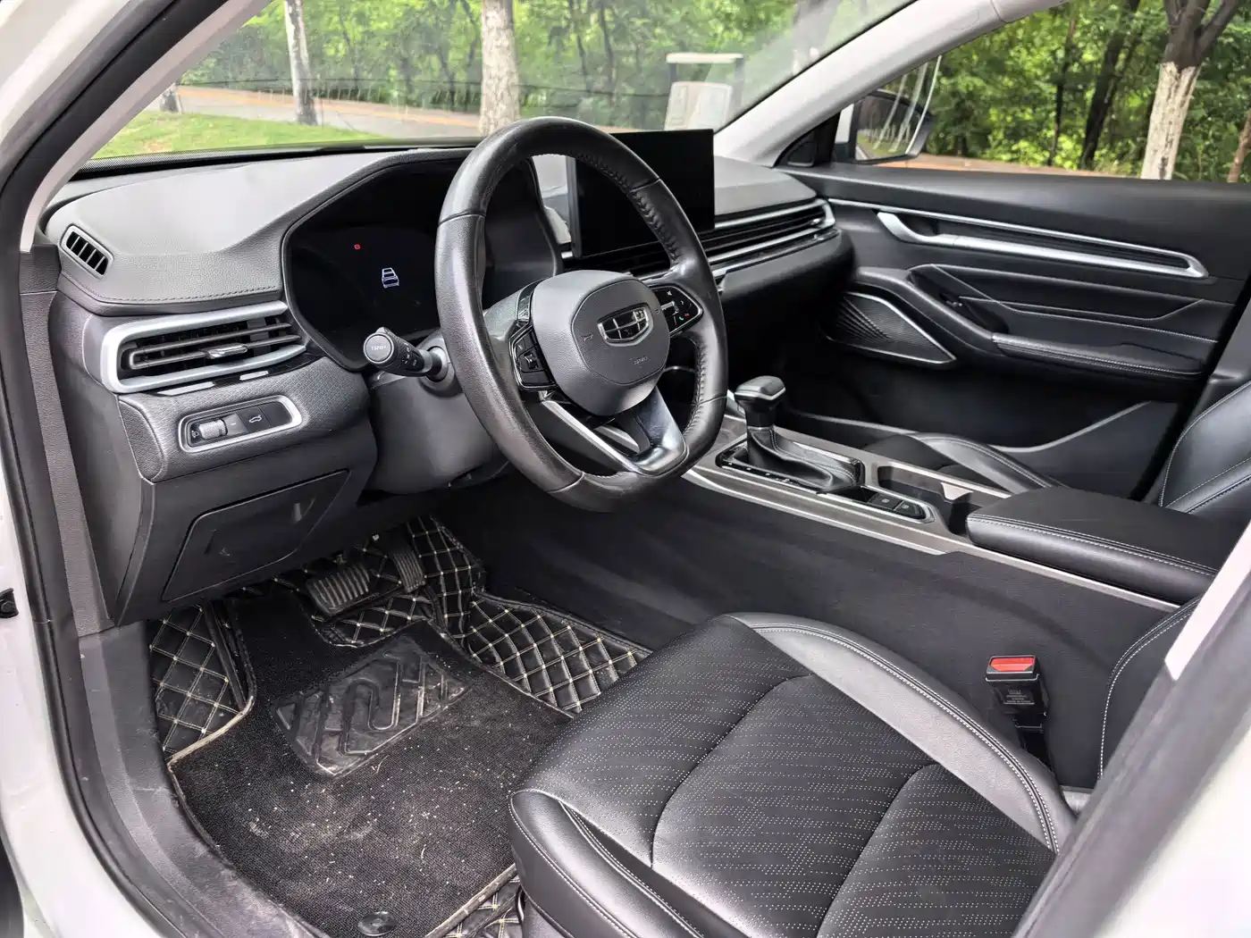 Фото 8 - Geely Emgrand