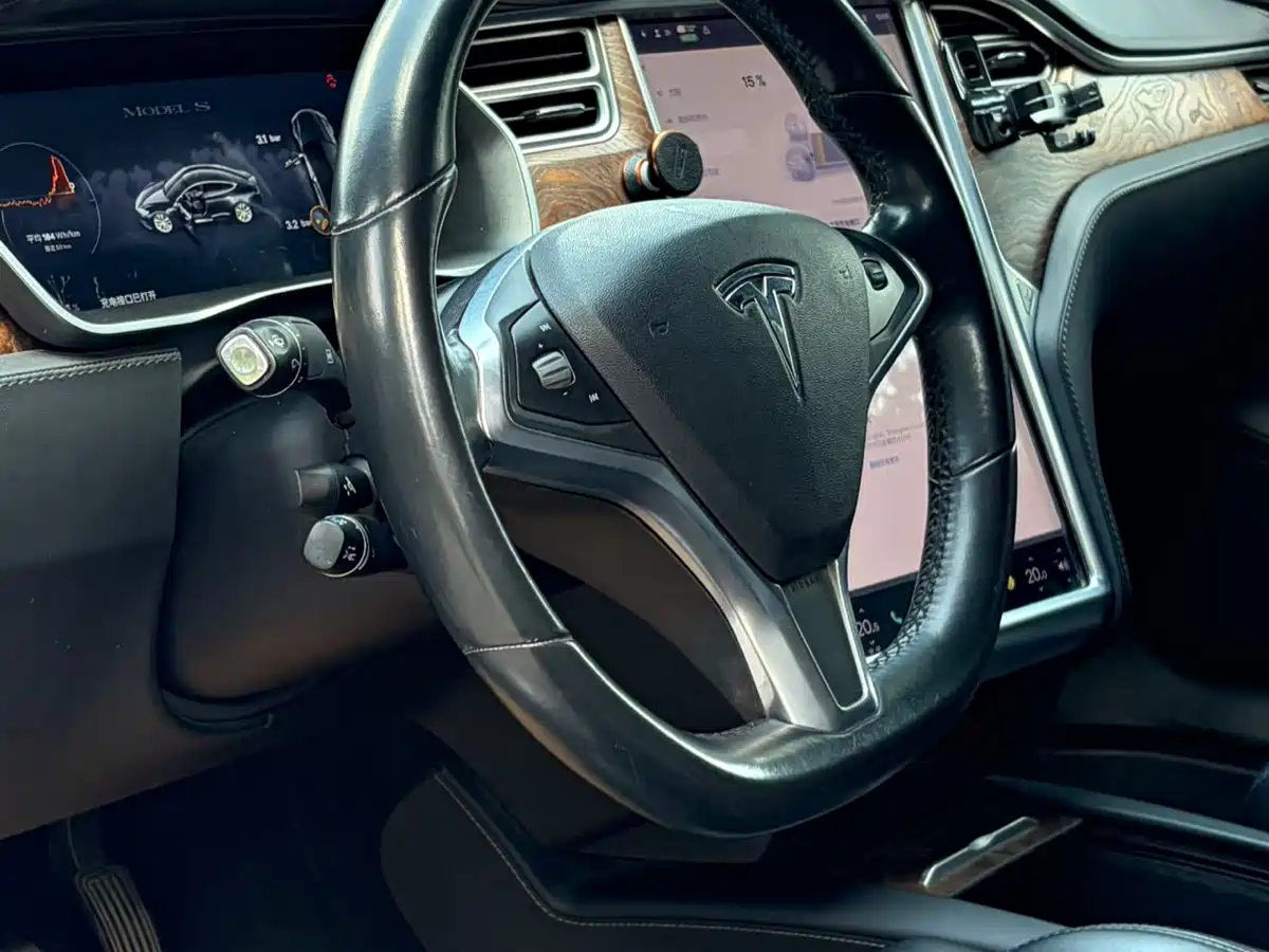 TESLA MODEL S
