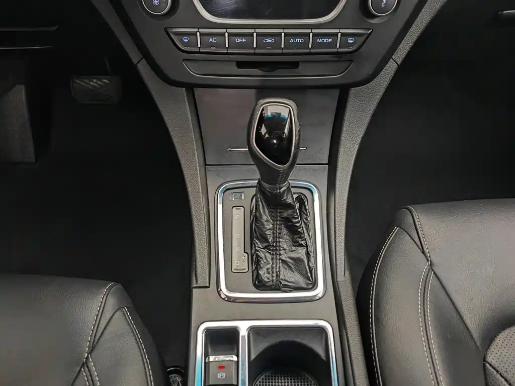Фото 13 - Geely Emgrand