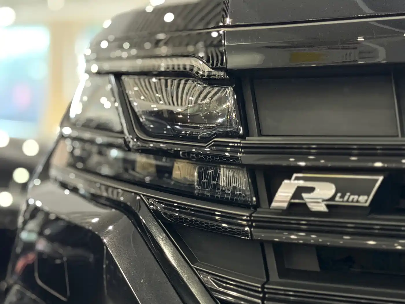 Volkswagen Touareg 2021 2021 3.0TSI Sharp Edition with Gloss Black Sports Package
