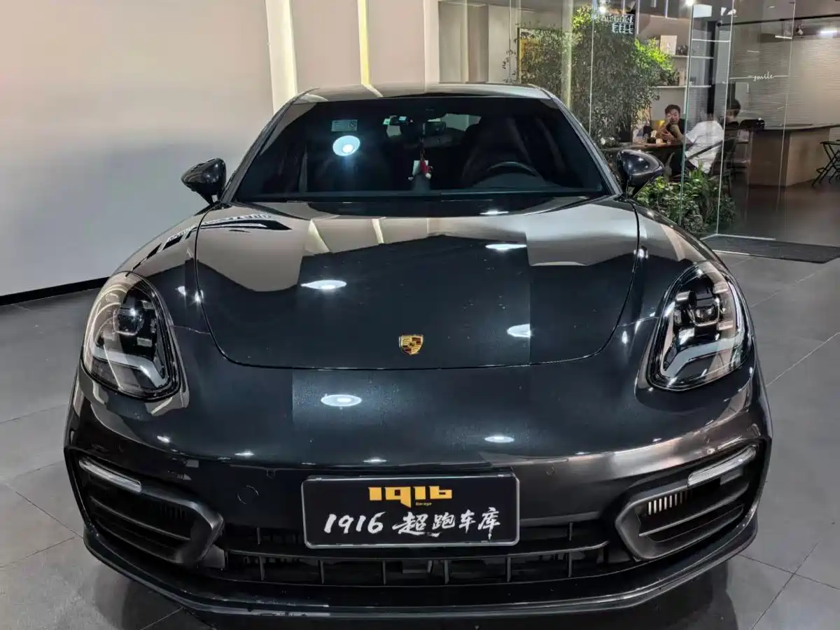 Фото 3 - Porsche Panamera