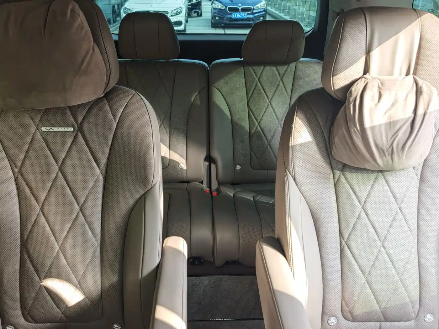 AITO Wenjie AITO M9 2024 Range Extender Max Edition 42kWh 6-seater фото 10