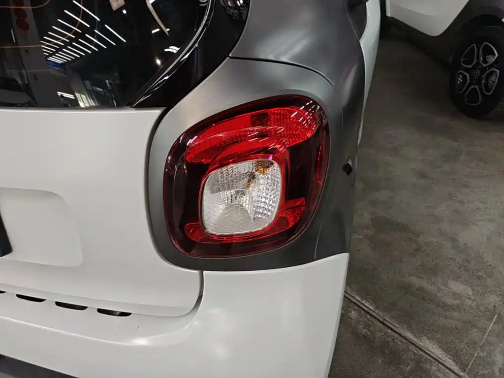 smart fortwo 2019 2019 0.9T 66kW Hardtop Wind Edition China VI