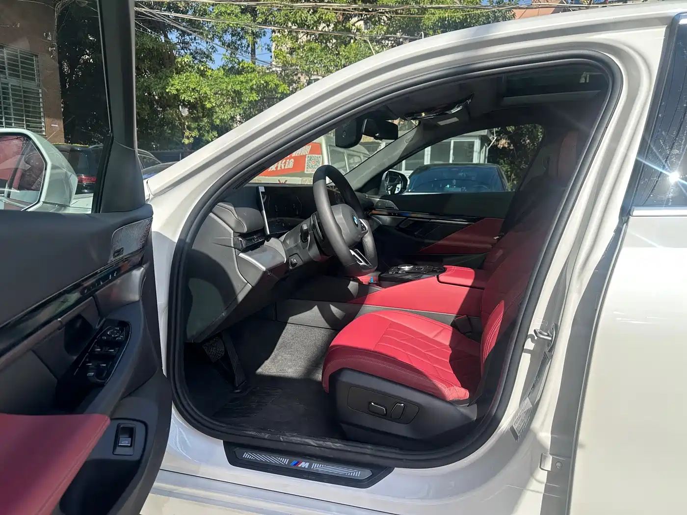 BMW 5 Series 2025 530Li Leading M Sport Package фото 11