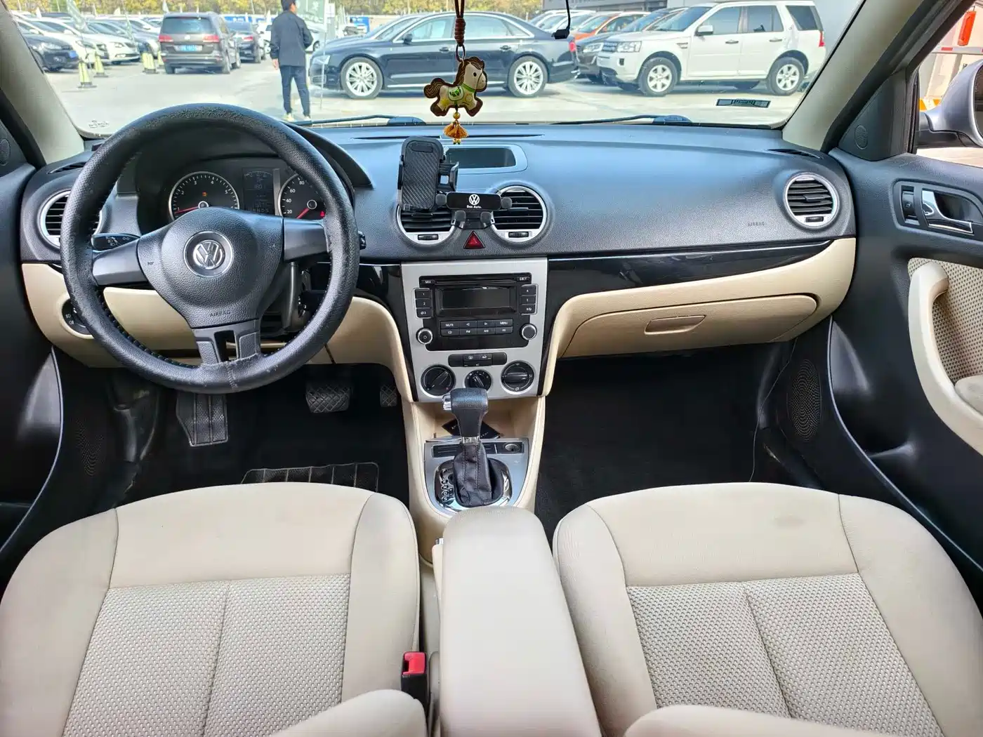 Volkswagen Lavida 2011 1.6L Automatic Leisure Edition фото 12