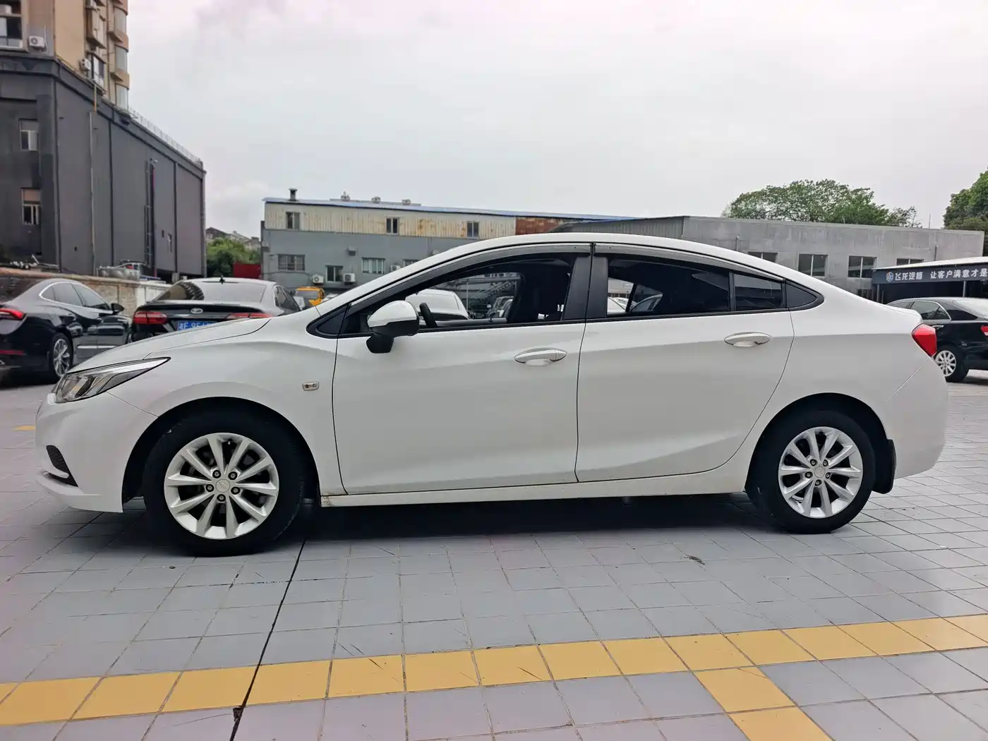 Chevrolet Cruze 2018 2018 320 Automatic Pioneer Sunroof Edition