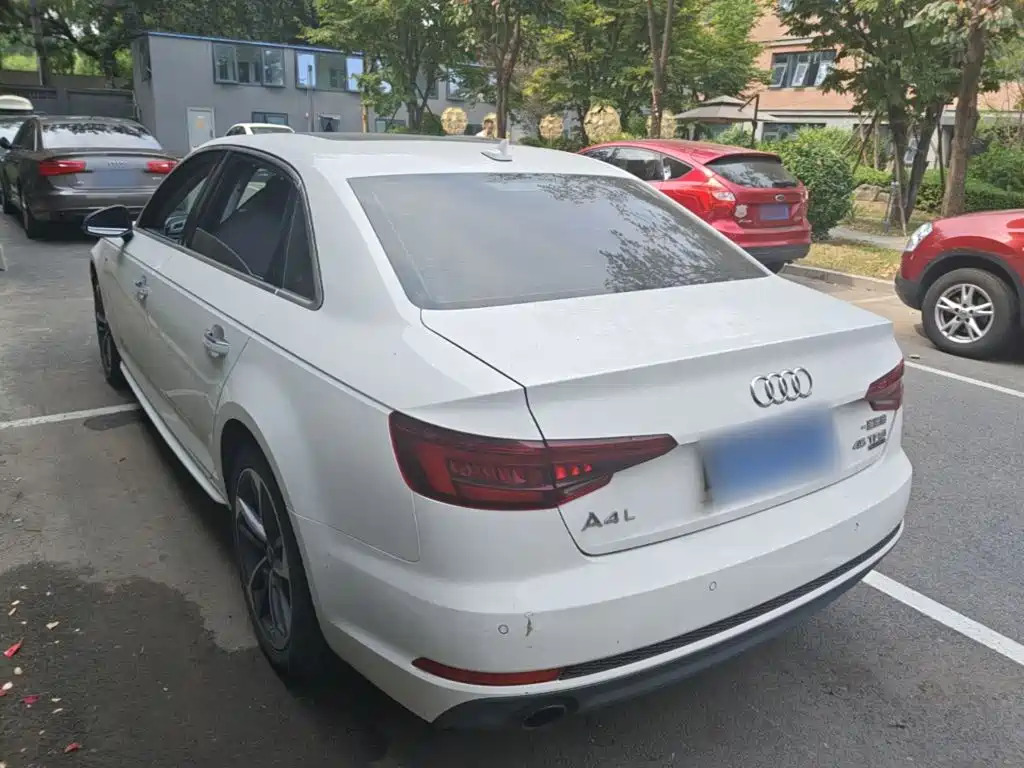 Фото 5 - Audi A4L