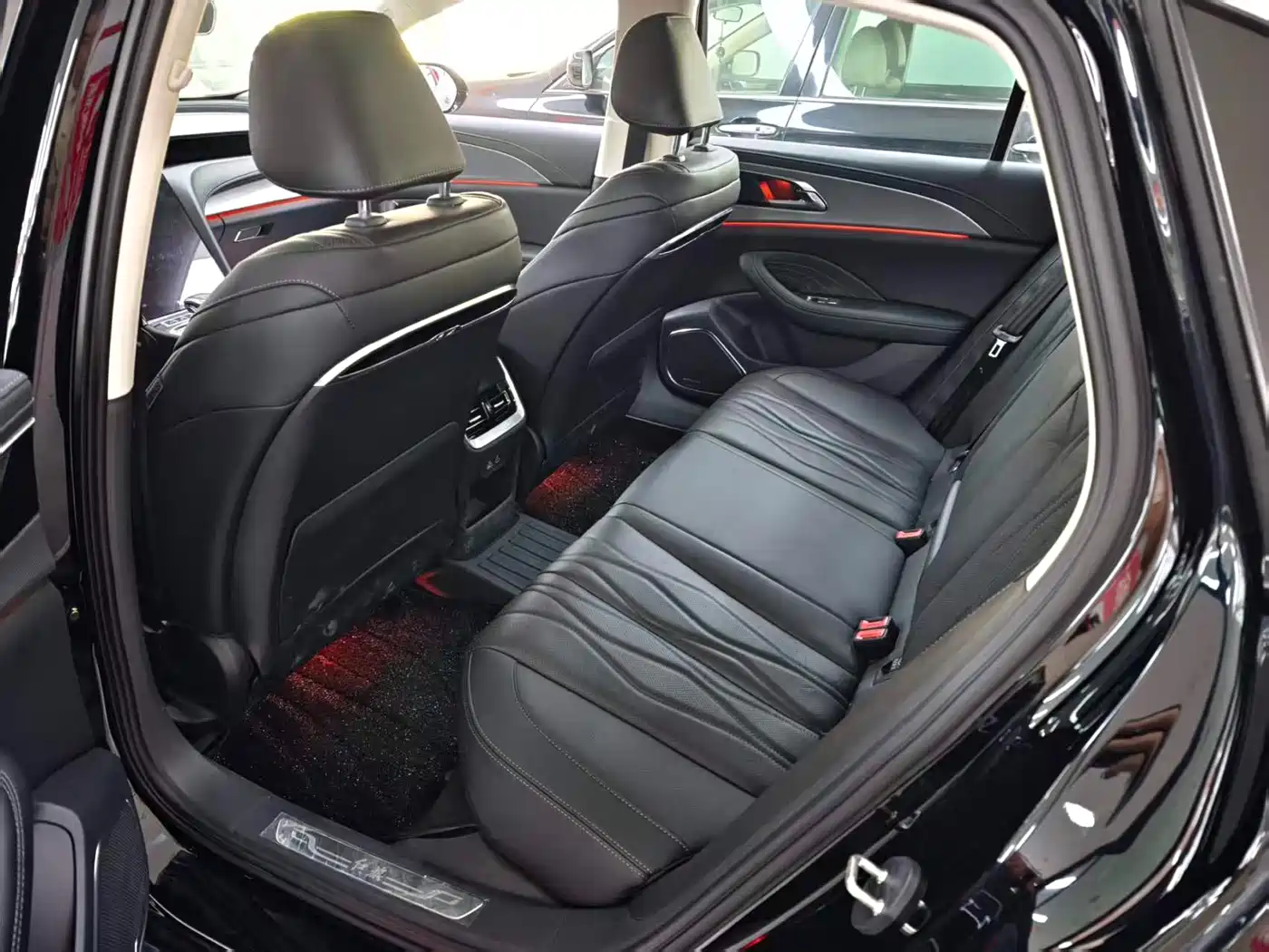 Фото 6 - Hongqi H5