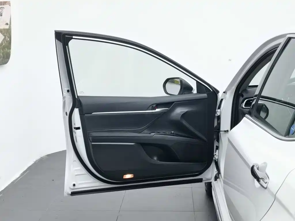 Photo 8 - Toyota Camry