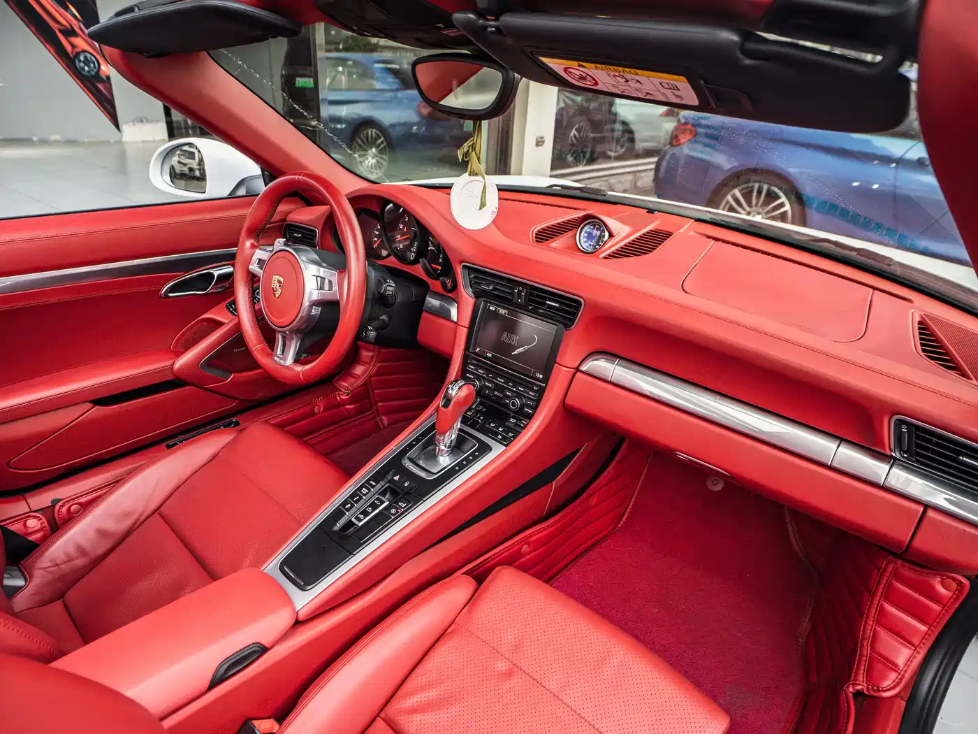 Porsche 911 2015 Carrera 4 Cabriolet 3.4L Style Edition фото 14