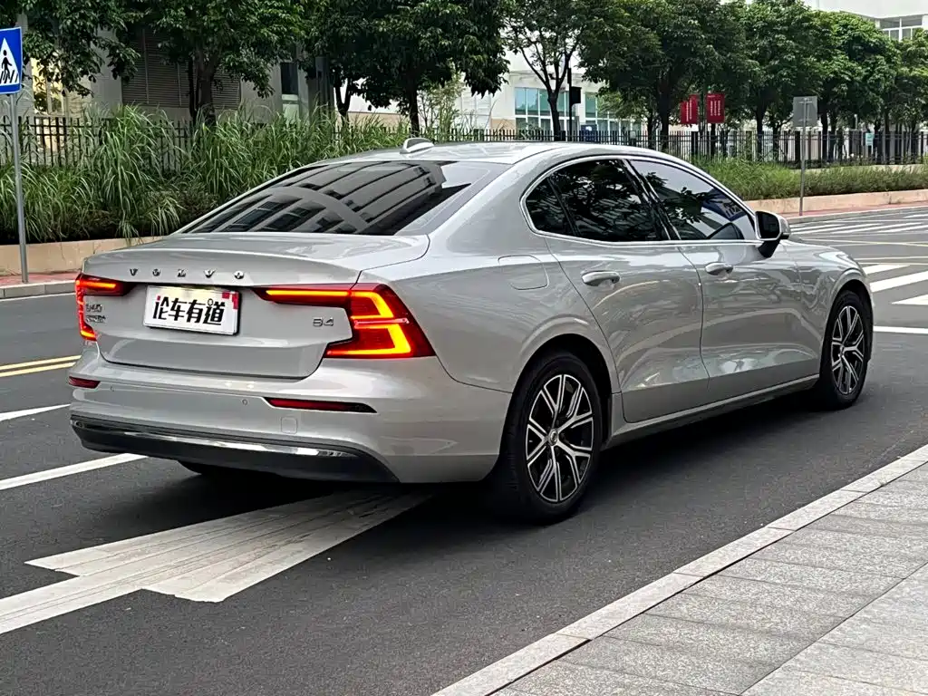 Photo 2 - Volvo S60
