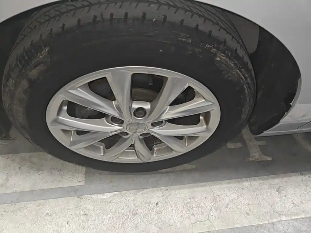 Фото 23 - Roewe i5