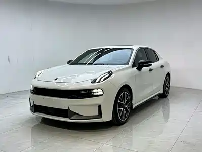 Lynk & Co 03