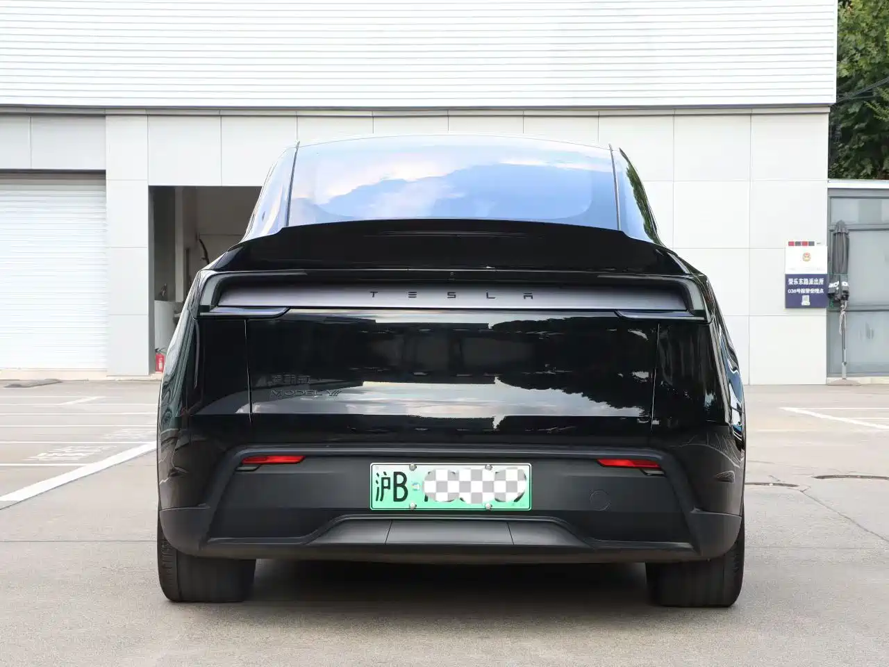 2026 Tesla Model Y L