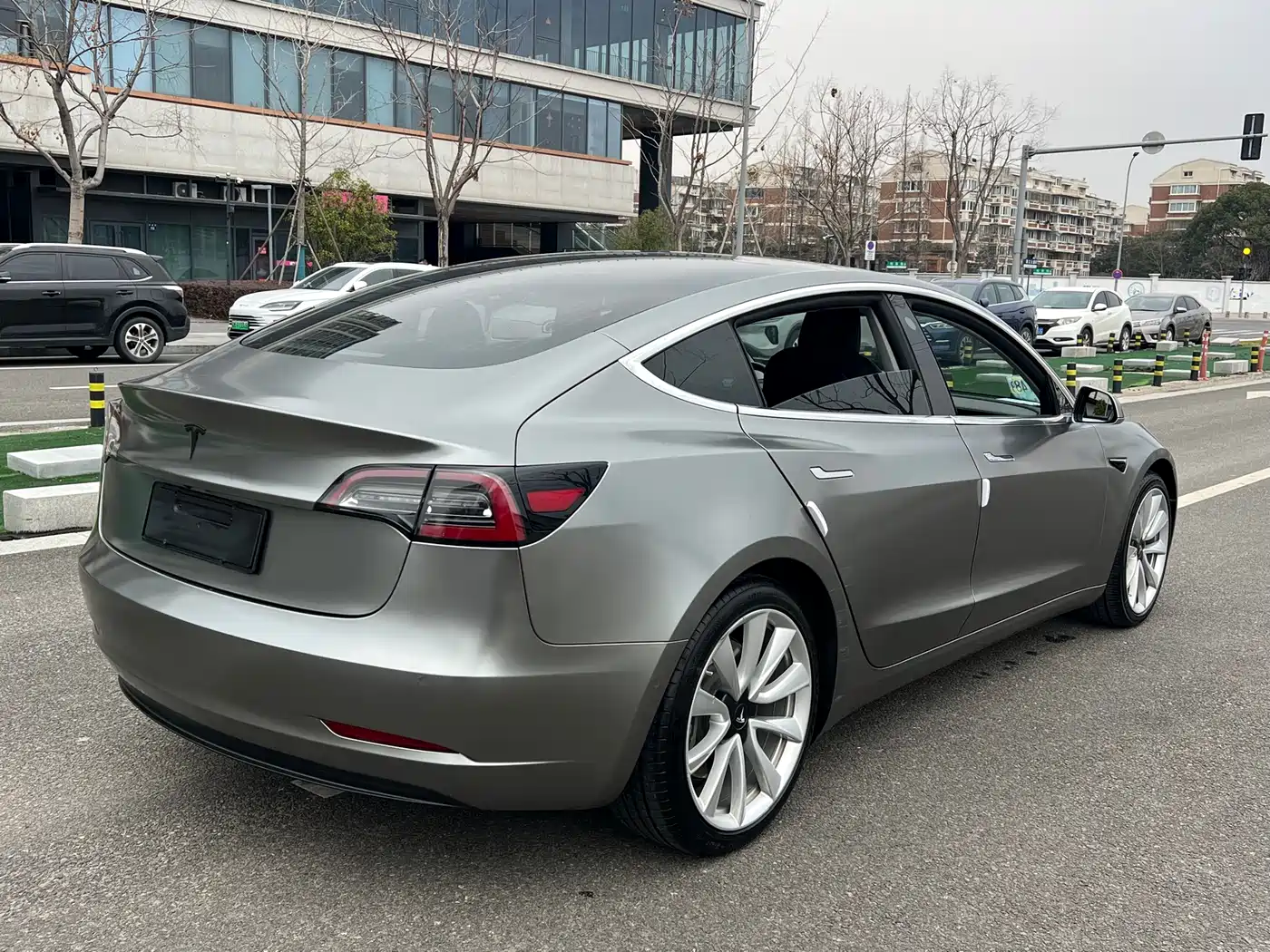 TESLA MODEL 3