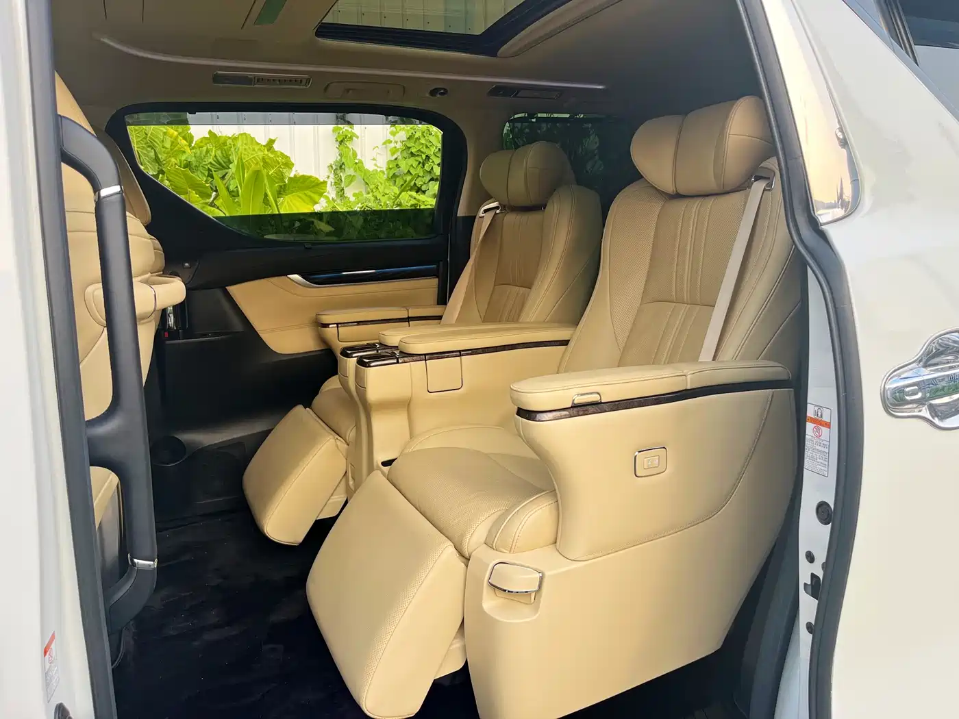 Toyota Alphard 2020 Hybrid 2.5L Premium Edition фото 6